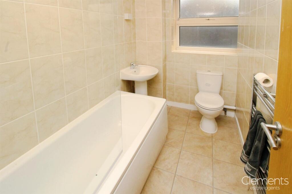 fbe7946d-bathroom.JPG