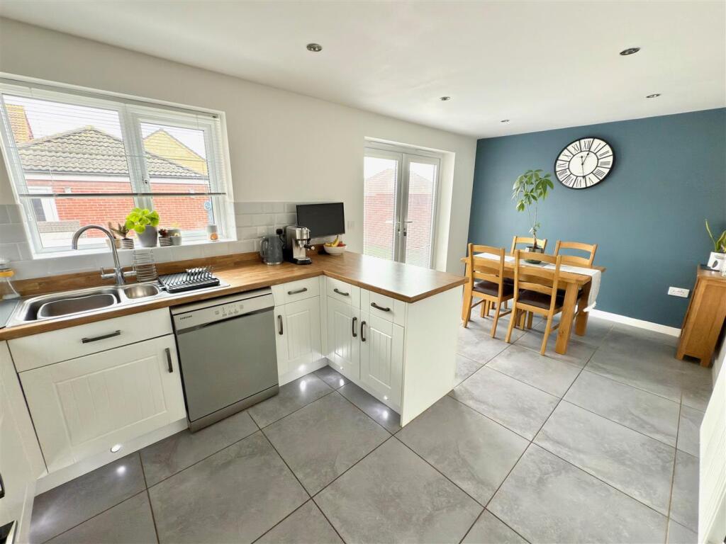 KITCHEN DINER.jpg