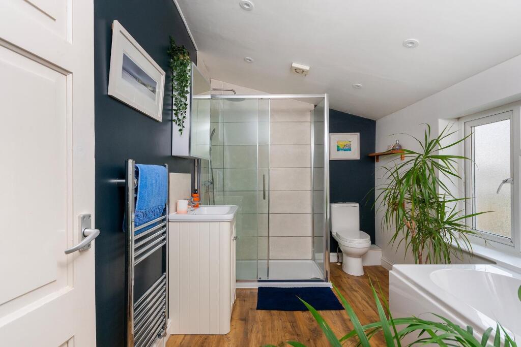 0S7SSG - Bathroom B.jpg