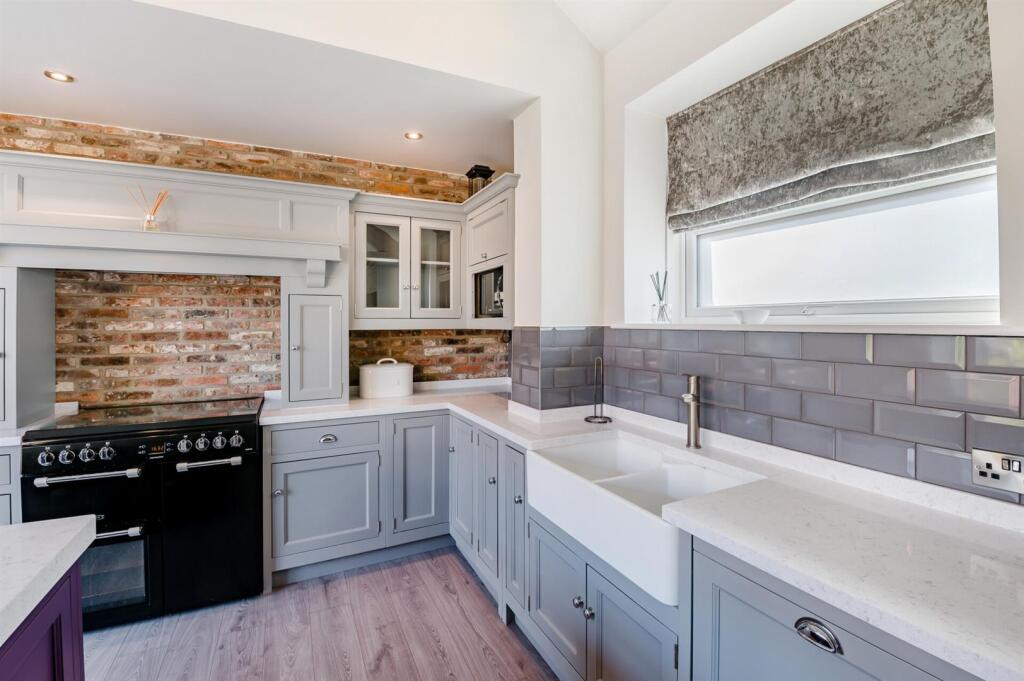 8654036-interior74.jpg