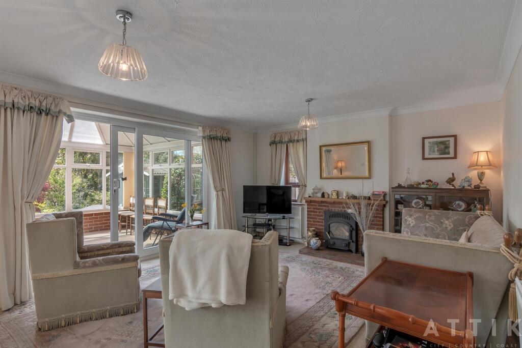 57 Holton Road Halesworth IP19 8HQ (19).jpg