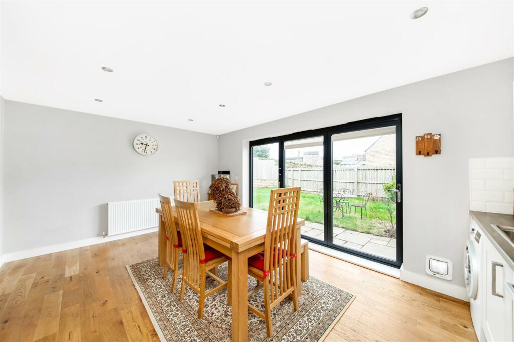 OPEN-PLAN DINING KITCHEN