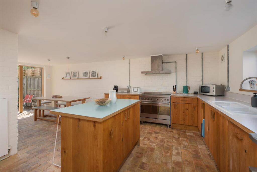 Island Wall, Whitstable