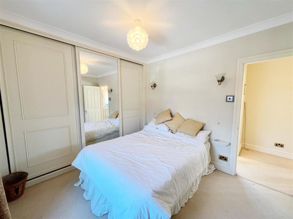 Bedroom 2 pic 2.jpg