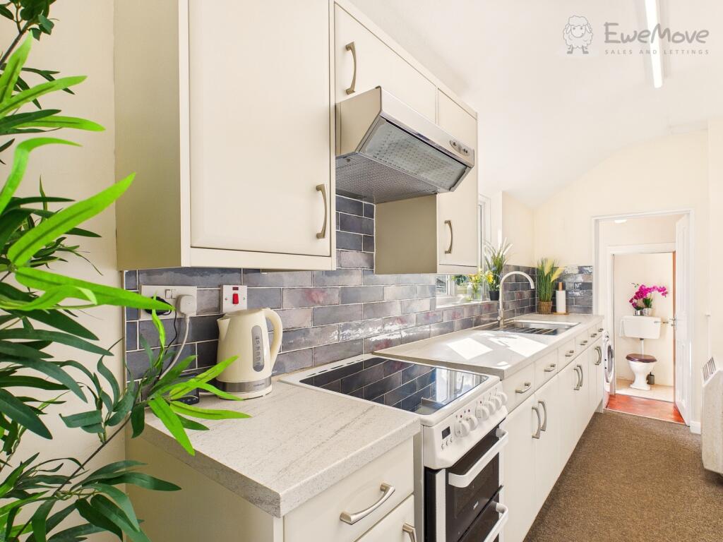 CAM03640G0-PR0066-STILL008