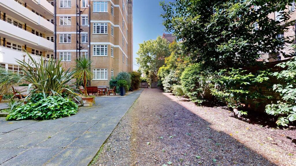 33Redcliffe Closegarden3.jpg