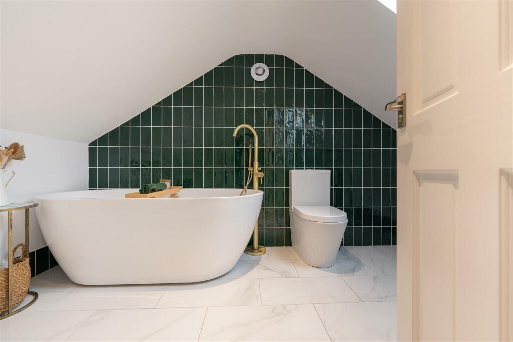 En Suite to Master.jpg