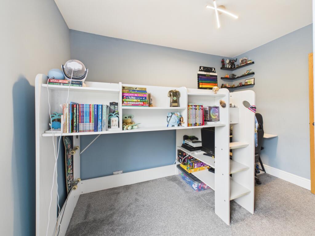 CAM03729G0-PR0170-STILL032 (1)