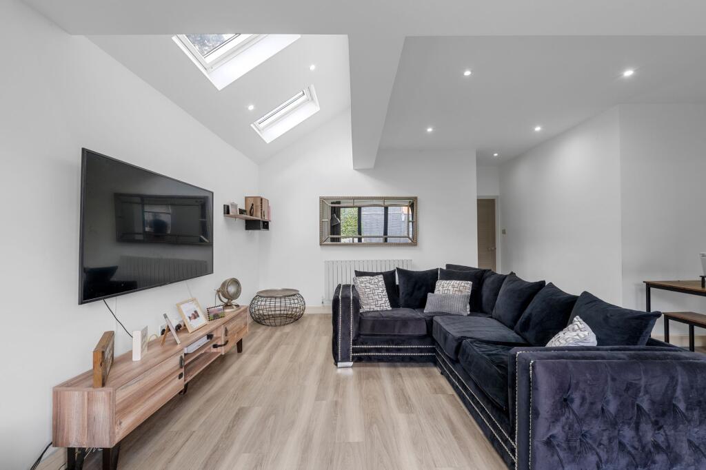 Lounge/Kitchen Area