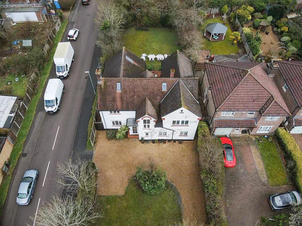 Davidson Frost-Wellings, DFW, Chiltern Avenue, Bus