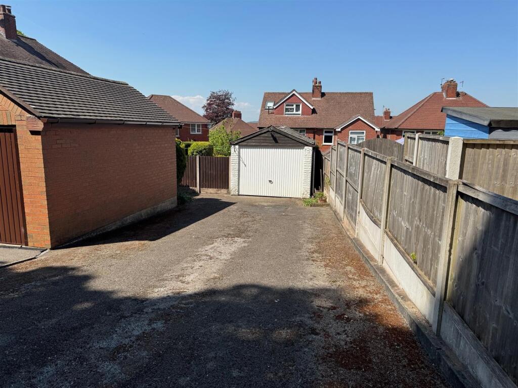 driveway.jpg