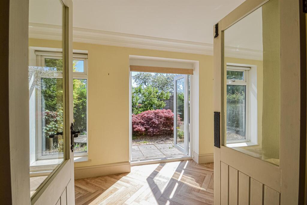 Lounge to Garden Room
