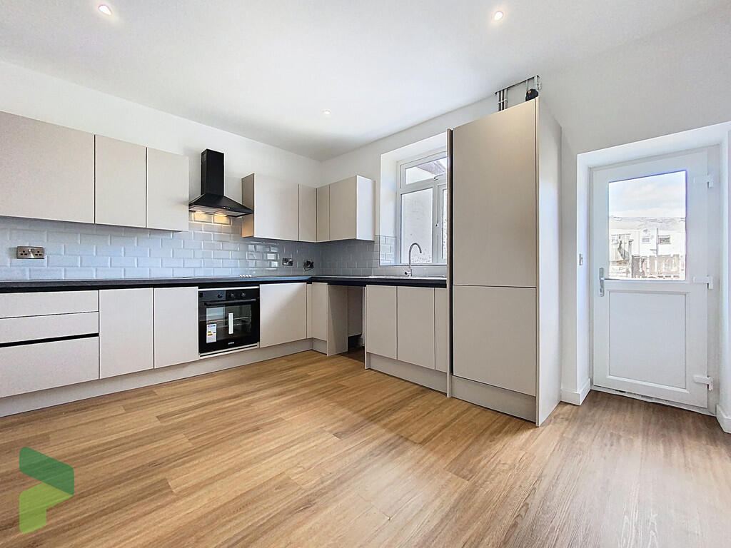 Newly Fitted Dini...