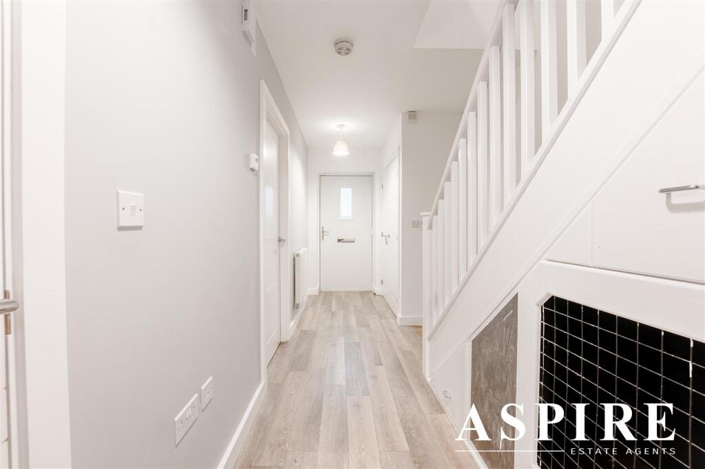 281 FAIRFAX DRIVE-13-12-24-6.jpg