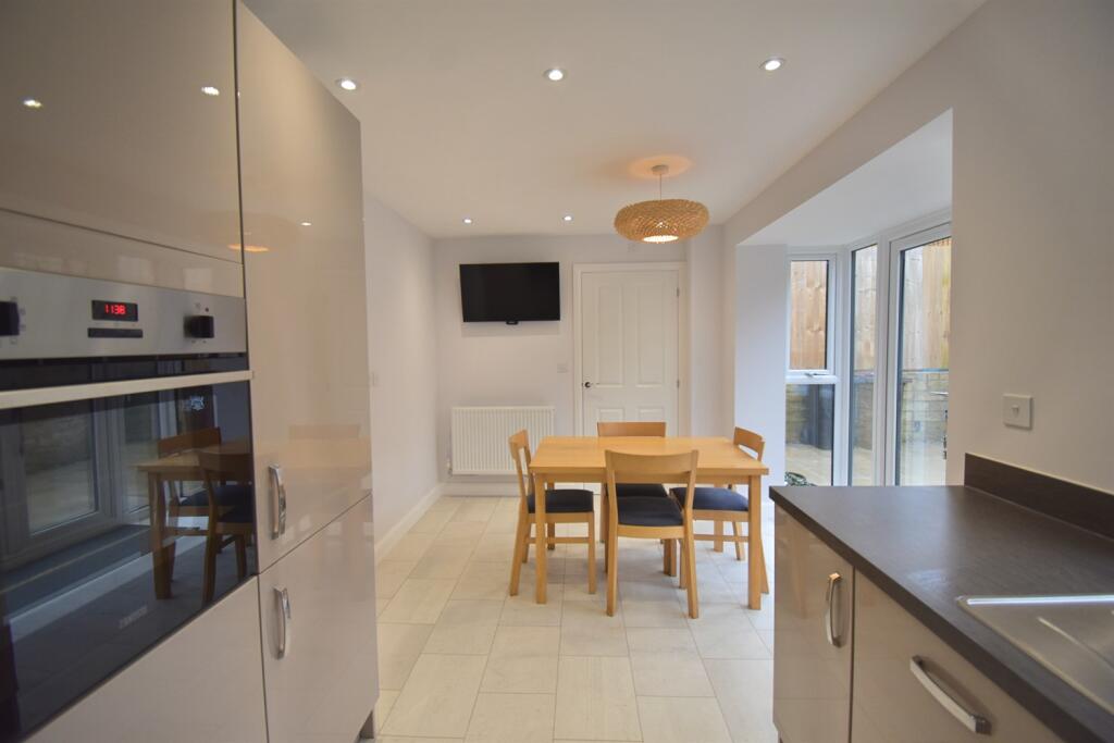 Fitted Dining/Kitche