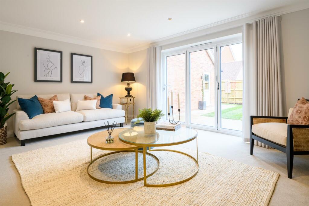 Lounge Bifolds
