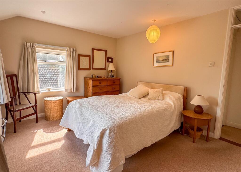 MASTER ROOM