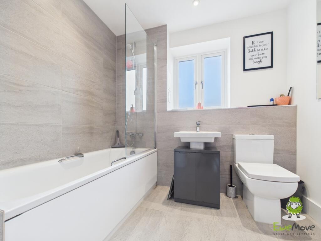 EweMove Estate Agents Basingstoke - Appain Way - B
