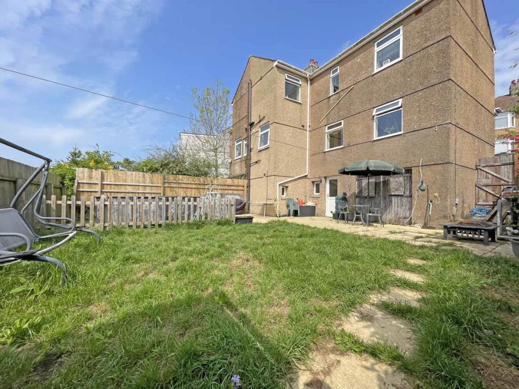 Kiel Place 5 - Rear.jpg