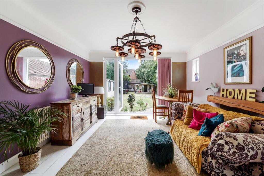 WHITESHORSE DRIVE (12).jpg