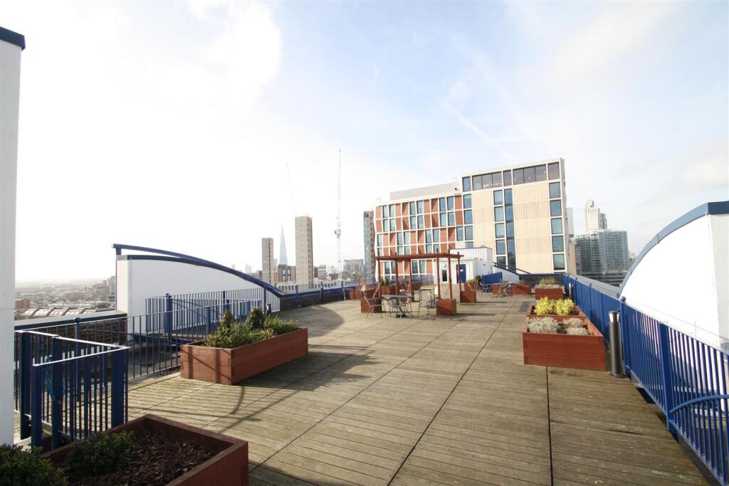 COMMUNAL ROOF TERRACE