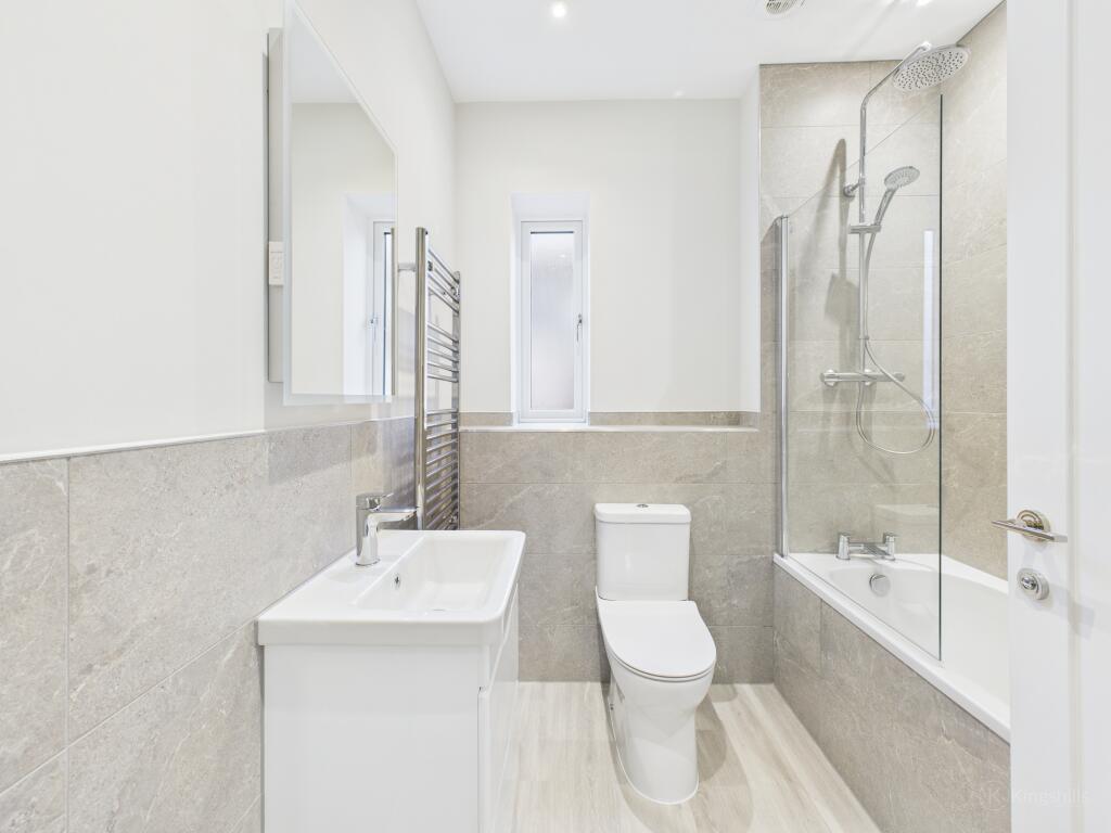 CAM02119G0-PR0504-STILL015