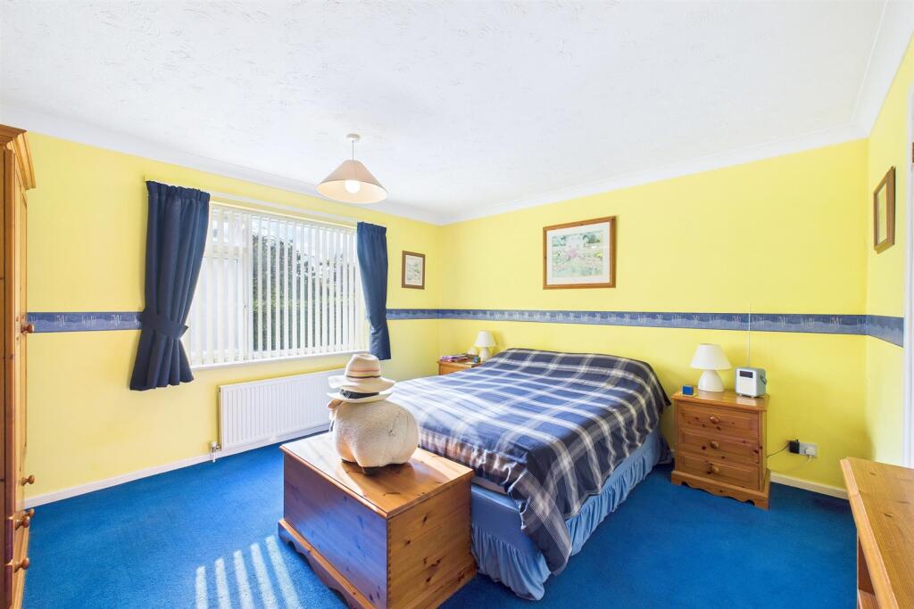 Bedroom 1.jpg