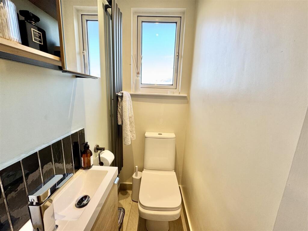 FIRST FLOOR WC