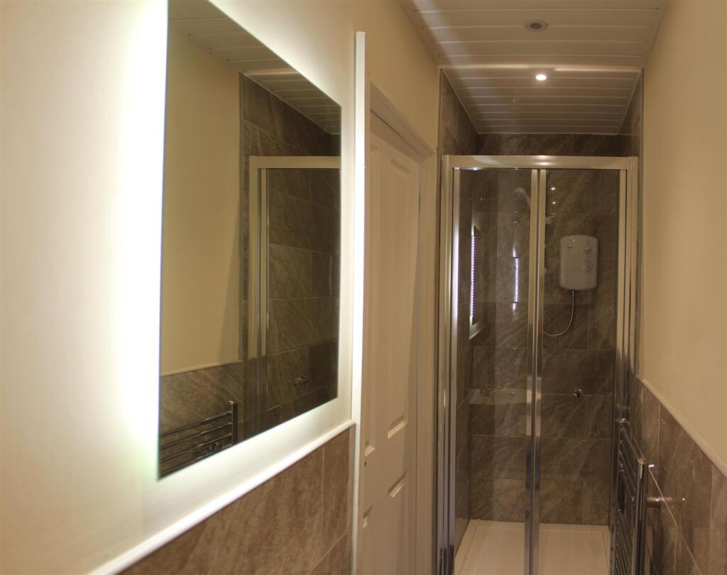 EXAMPLE OF EN-SUITE