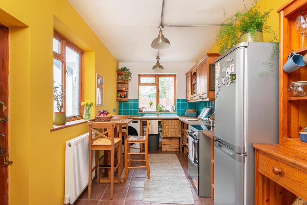 1B0H9HN - Kitchen C.jpg