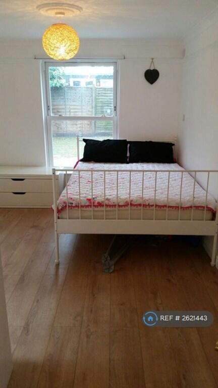 Quiet Double Bedroom