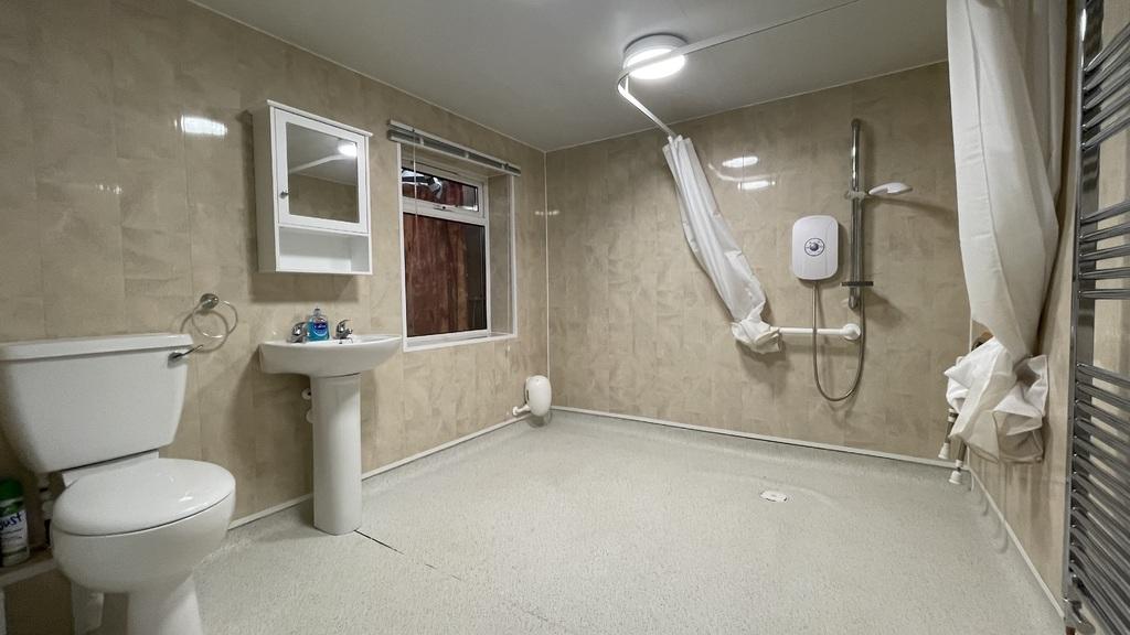 Wet Room.JPG