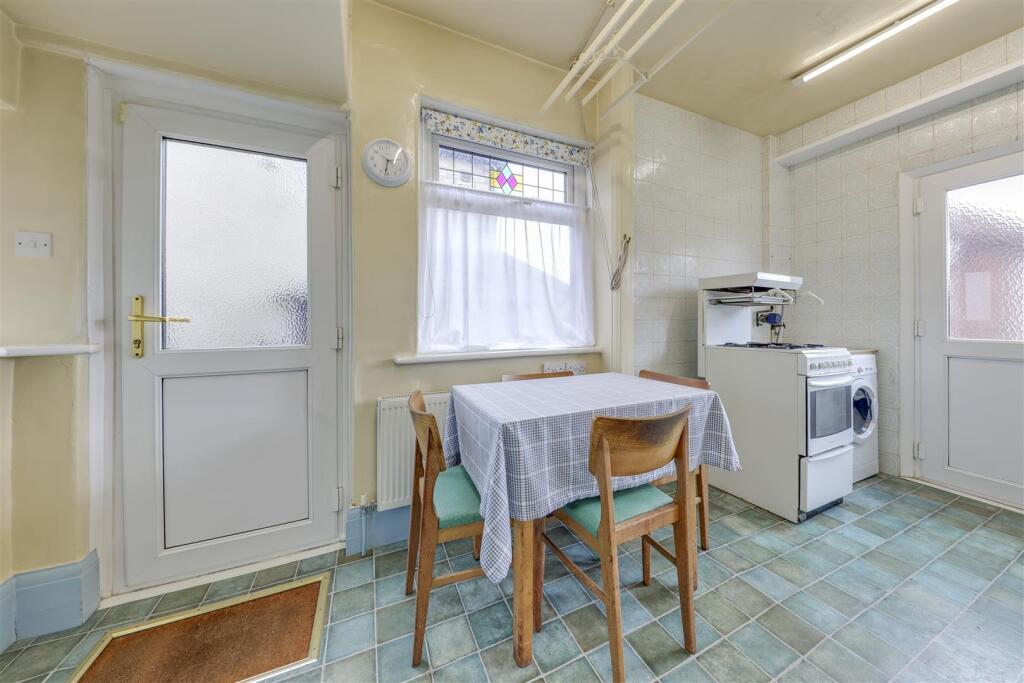 Breakfast Kitchen Alt 2