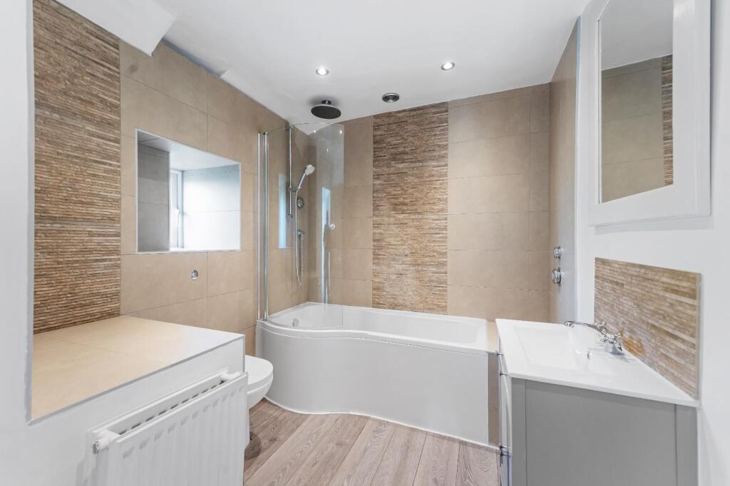 12 - bathroom.jpg