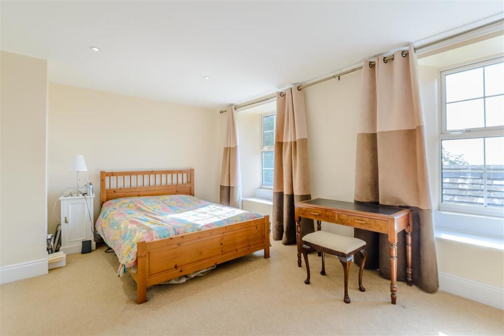 8436331-interior15.jpg