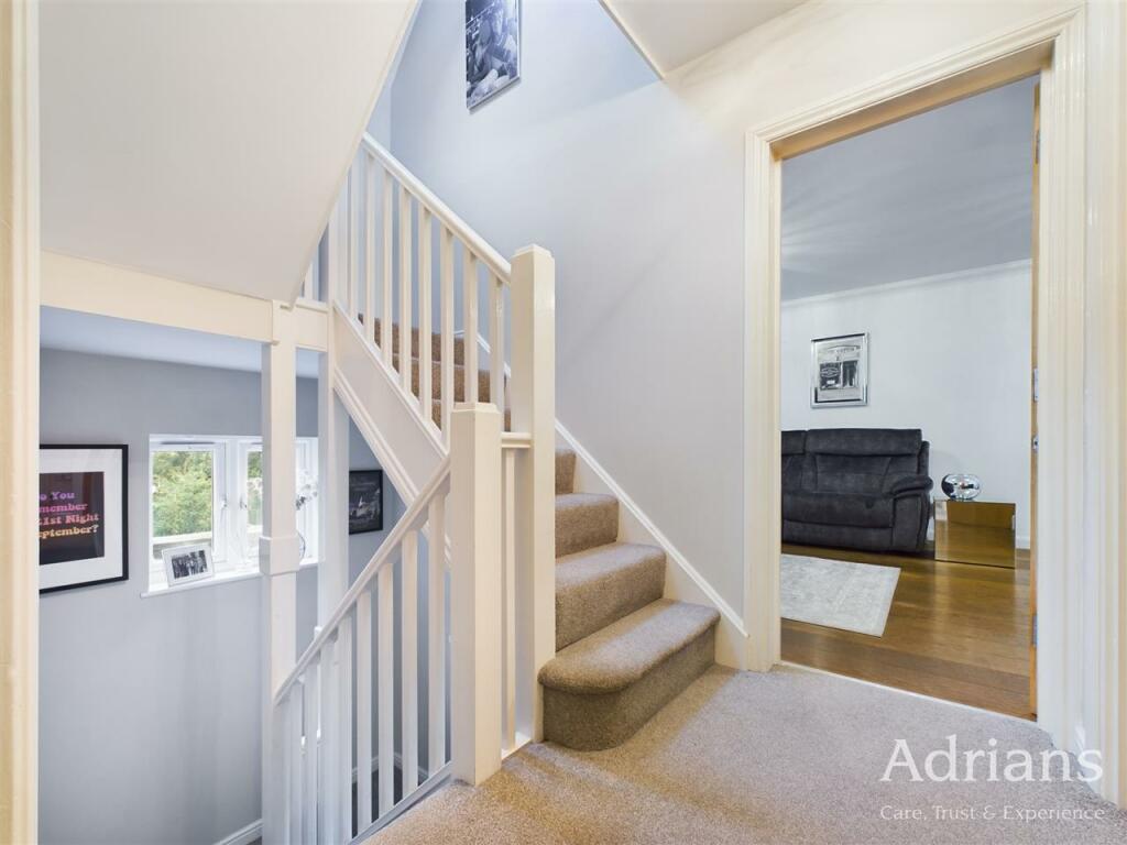 FIRST FLOOR LANDING