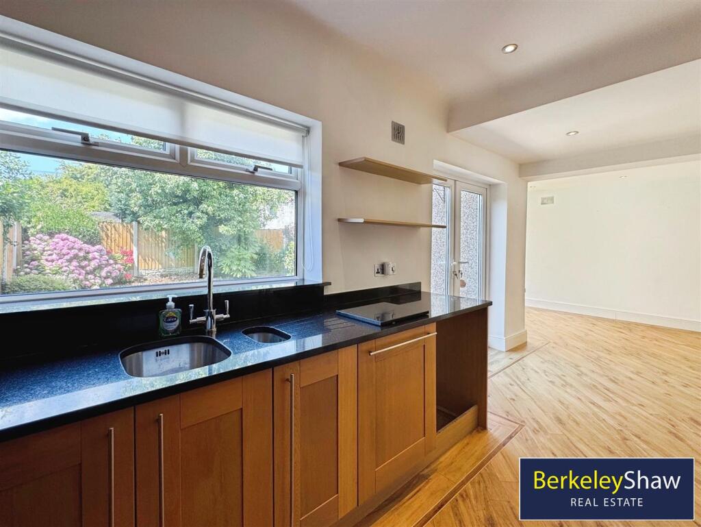 Moorgate Avenue, Crosby