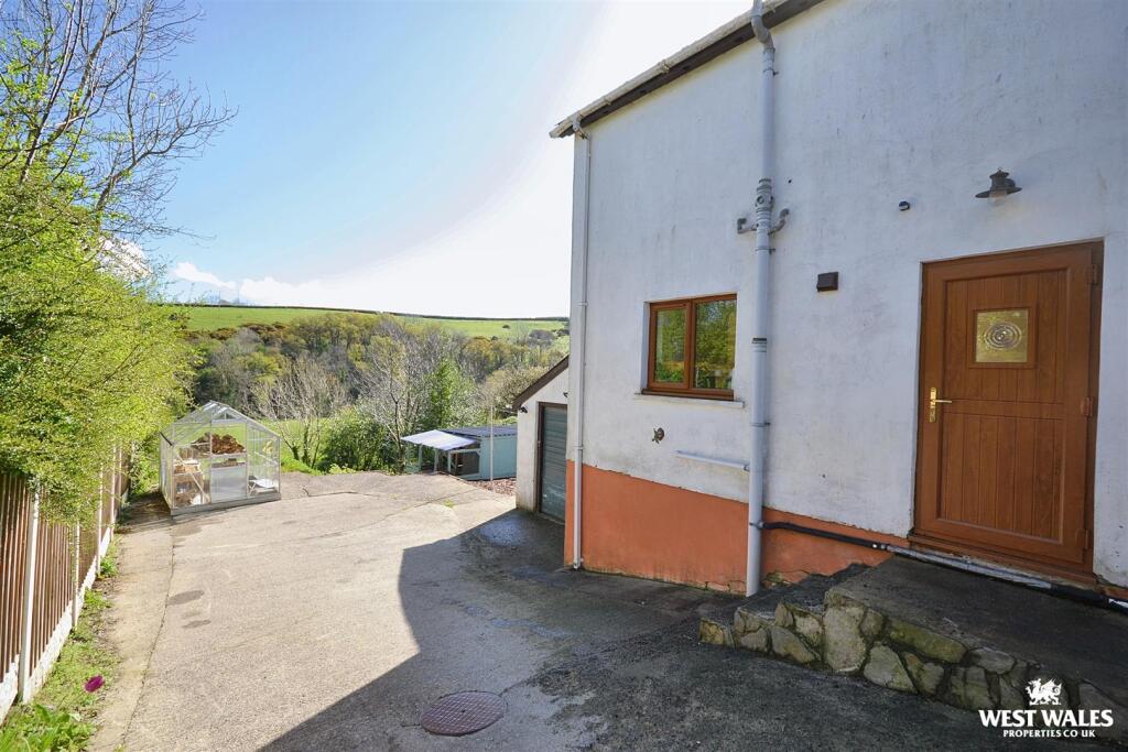 Parking to Side &#43; Garage