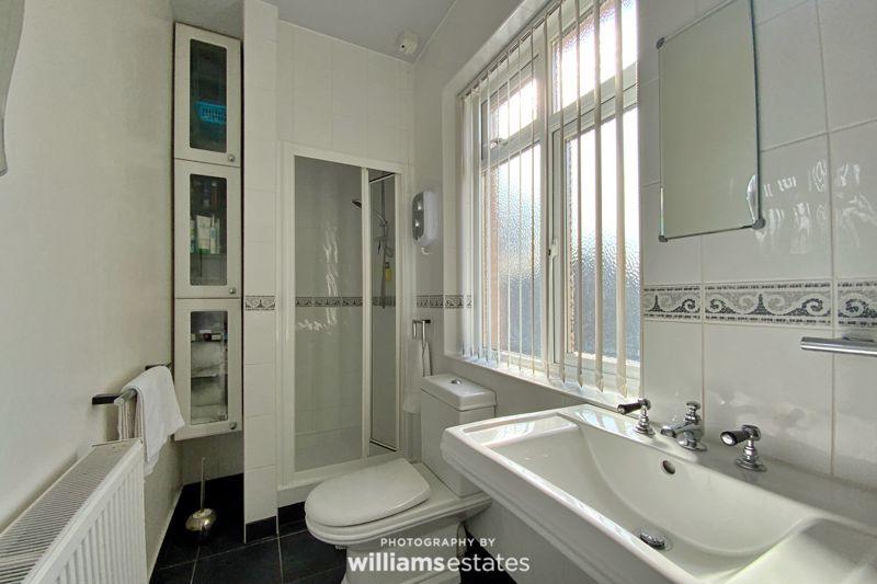 Flat 1 Shower ...