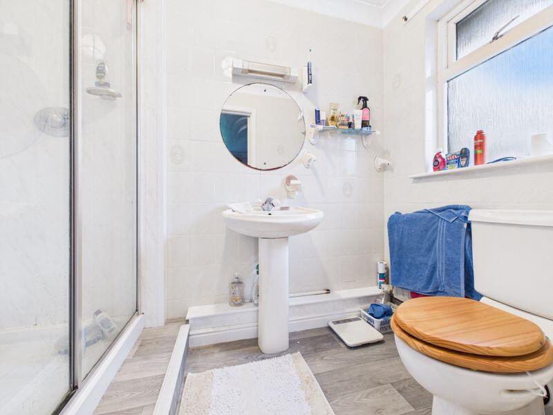 en-suite shower room