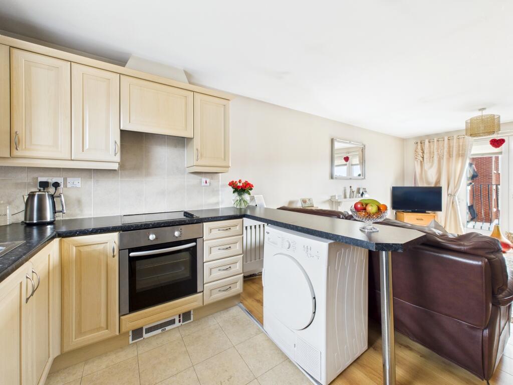 CAM05192G0-PR0135-STILL012