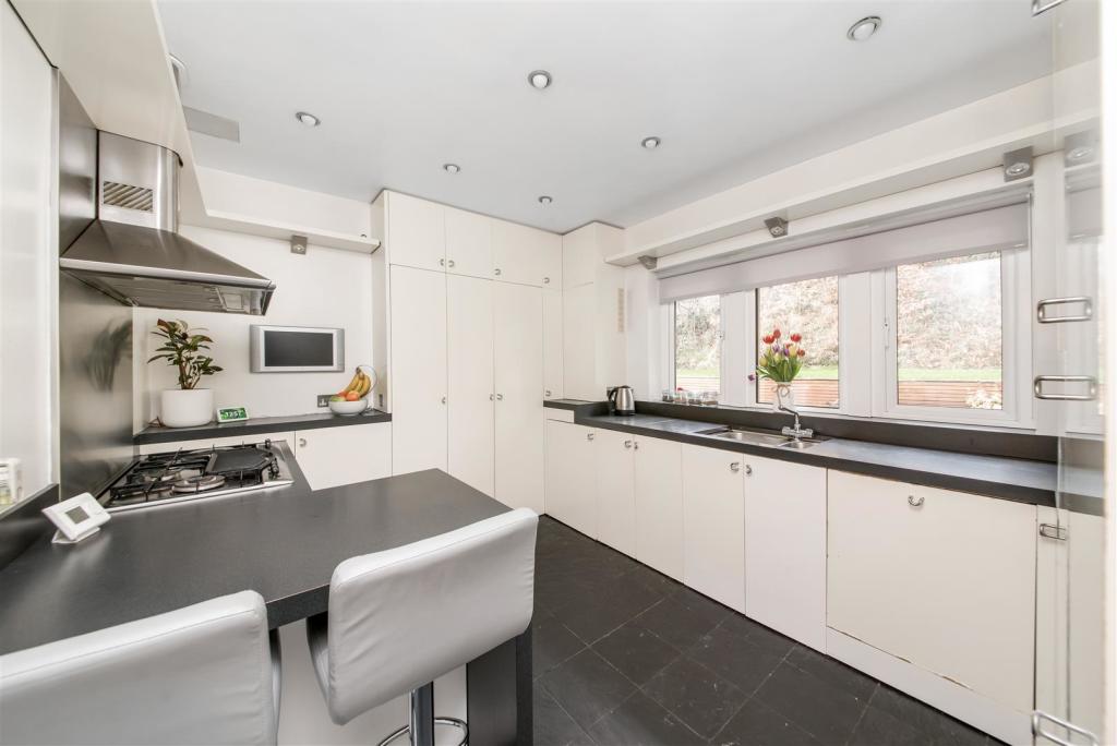 BREAKFAST KITCHEN