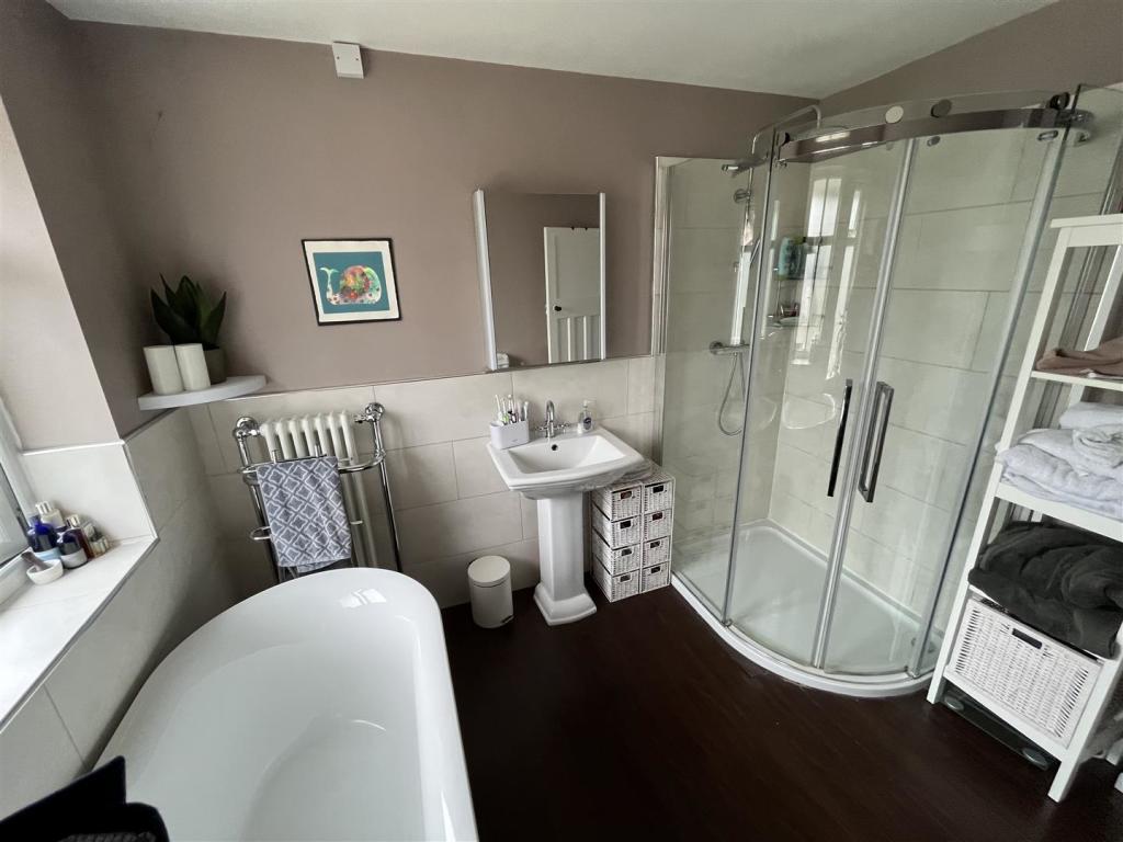 Family Bathroom Aspect 2