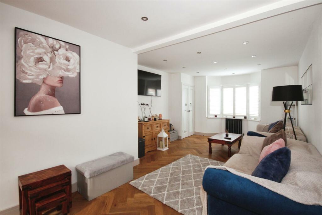 Through Lounge Diner