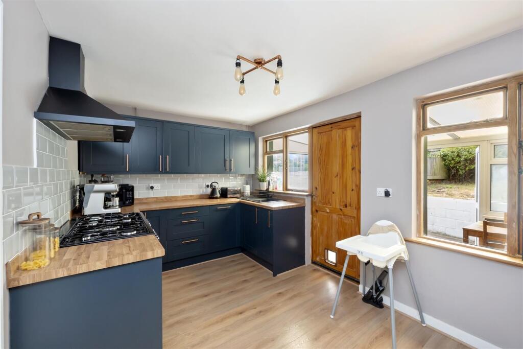 Dean Close 50 KITCHEN.jpeg
