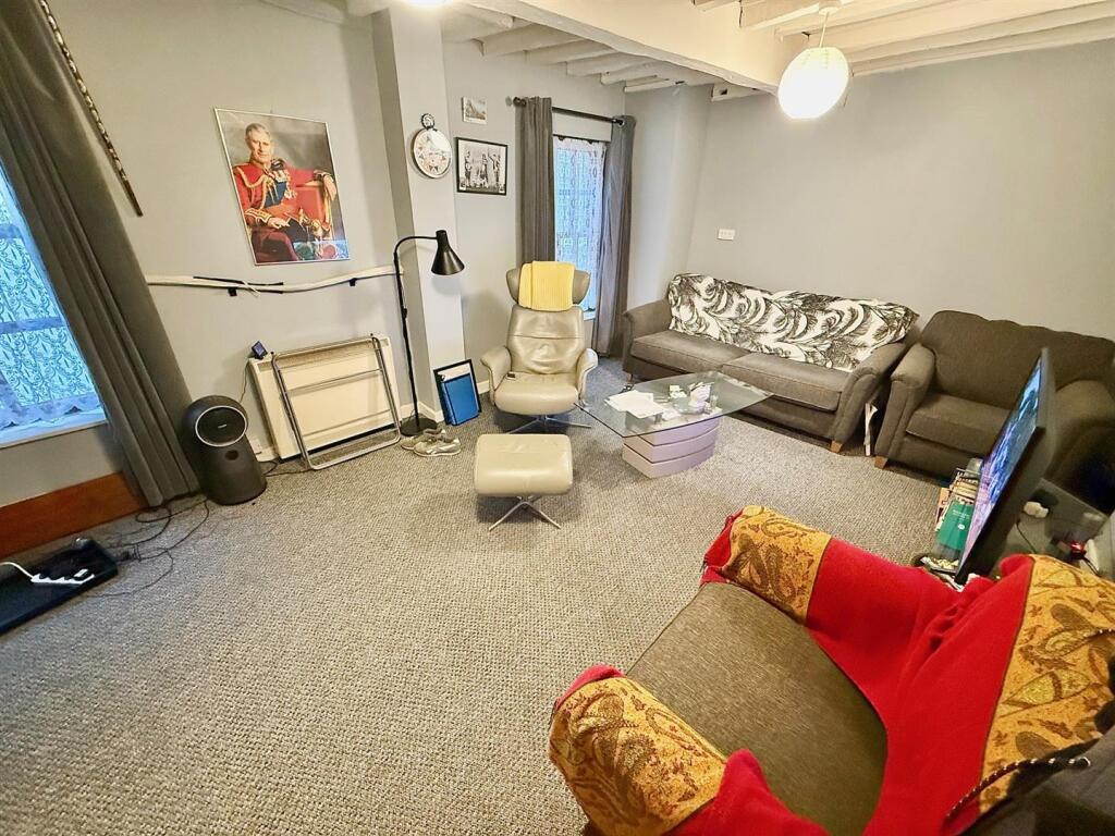 Lounge/Dining Room