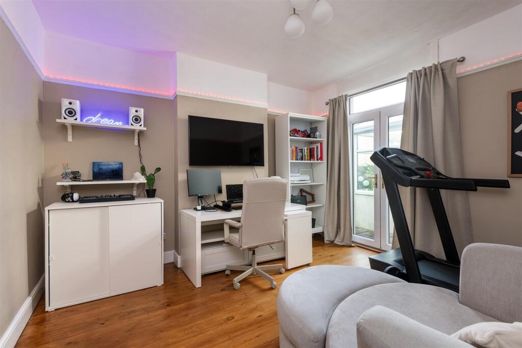 20 Old Road West dining room.jpg