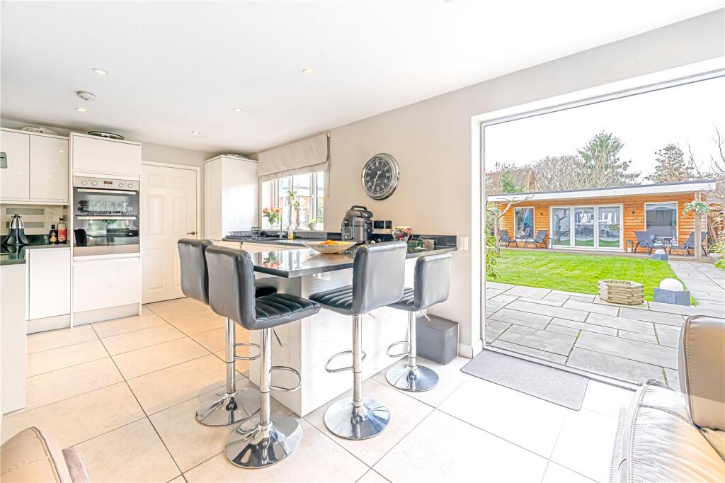 Upper Halliford Road, Shepperton, TW17