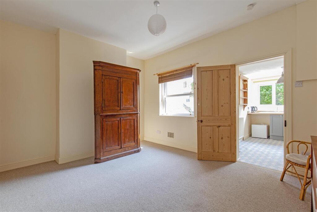 Dining Room-3.jpg