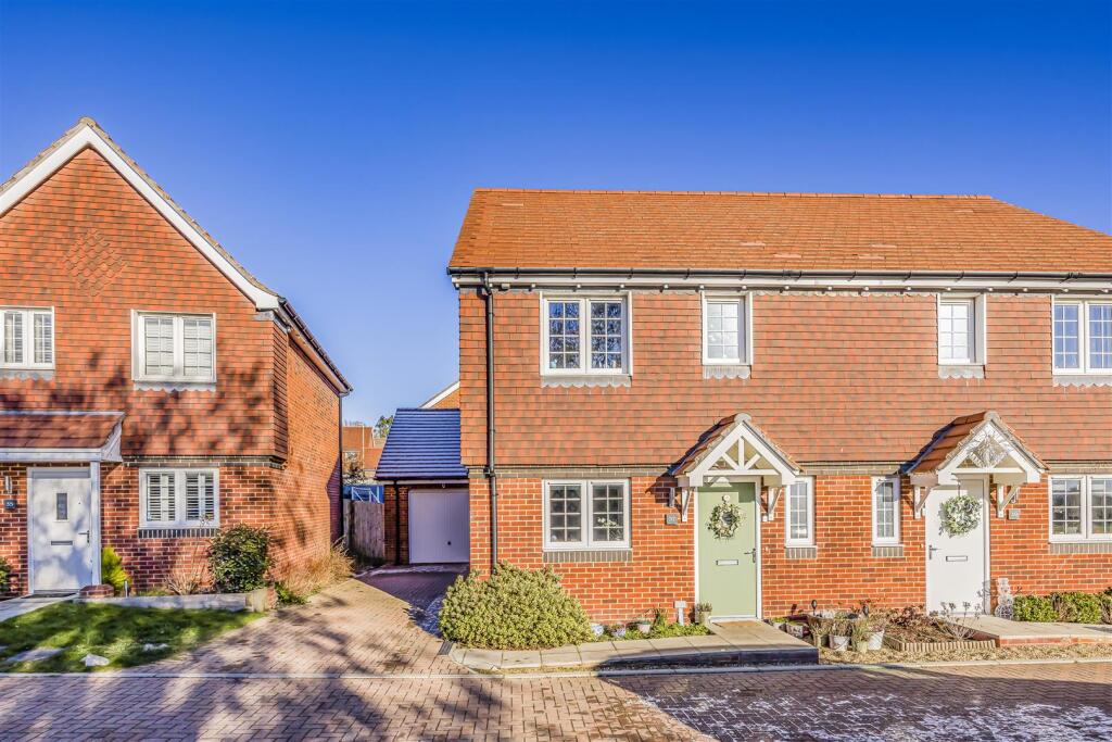 37 Admiralty Crescent, Havant-PorticoMarketing-Nex